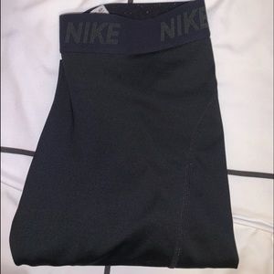 nike cropped black leggings